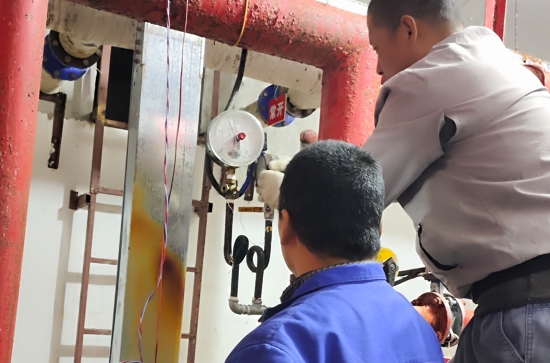 消防施工低壓壓力開關(guān)和電接點(diǎn)壓力表的區(qū)別